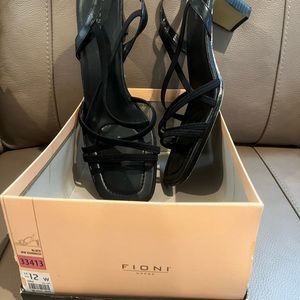 Women’s black 12W sandals